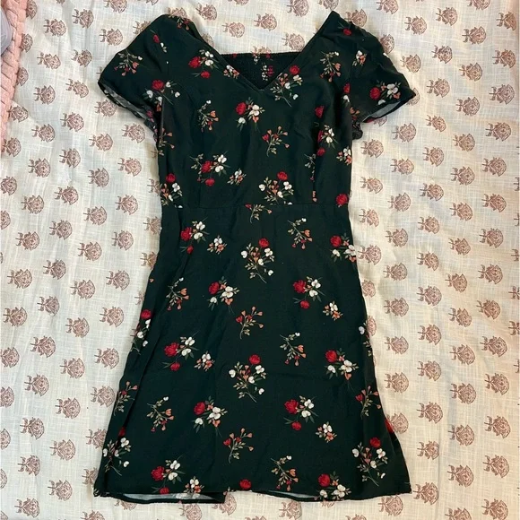 white christmas dresses Dark Green Linen Cotton Maxi Dress – Vintage Long Sleeve Boat Neck 1454 Emerald Green / Xs main image 1
